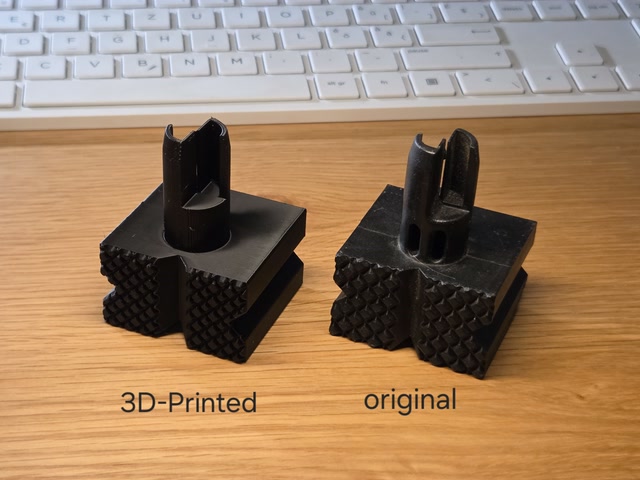 Confronto tra un componente stampato in 3D e il pezzo originale