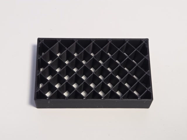 Campione di stampa 3D con riempimento al 15% e 2 perimetri, usato come esempio di configurazione leggera per ridurre peso e tempo di stampa.