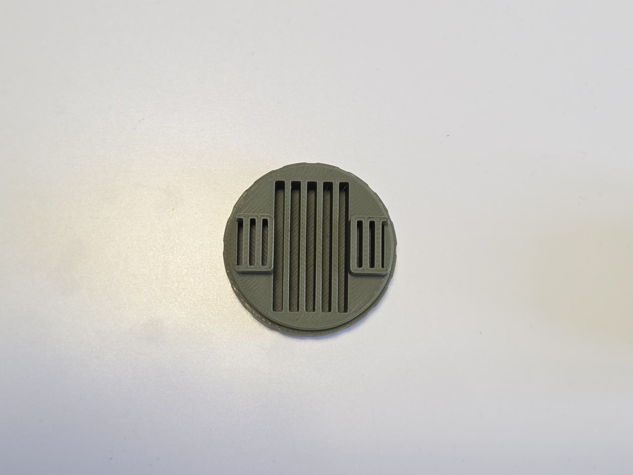 Interno della custodia con 5 slot per schede SD standard e 6 slot per schede microSD